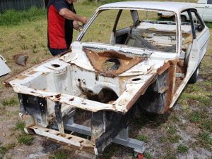 Ford_Escort-preBlast-01