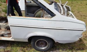 Ford_Escort-preBlast-02